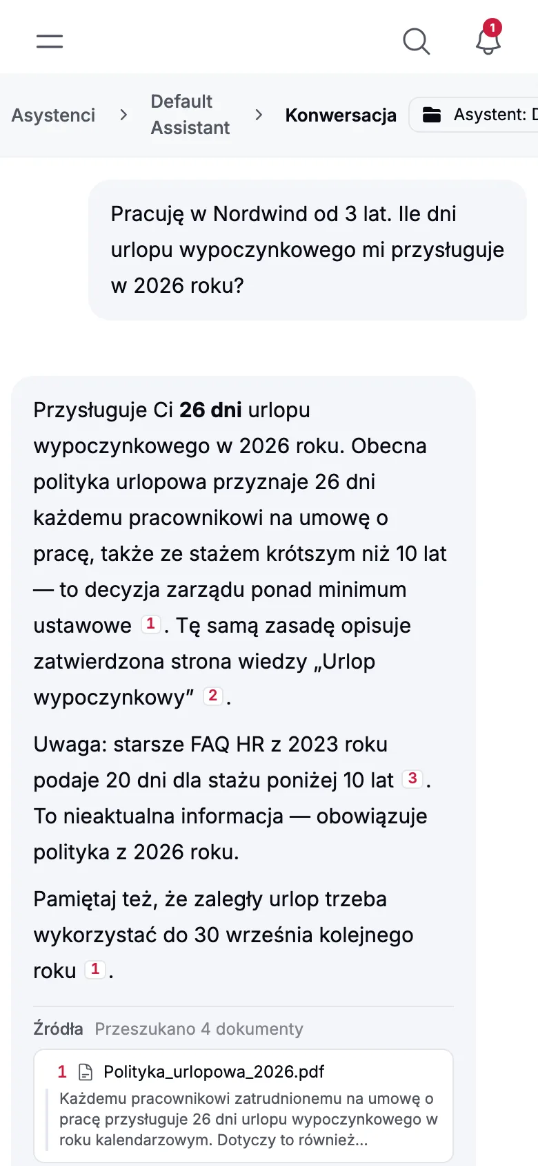 Zrzut ekranu Ragena na telefonie: odpowiedź o urlopie z numerowanymi cytatami i źródłami pod spodem
